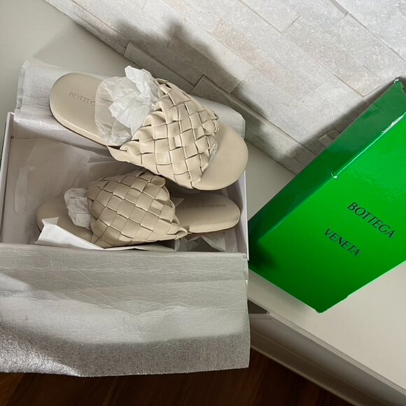 Bottega Veneta Men's Intrecciato Leather Sandals - Picture 12 of 13